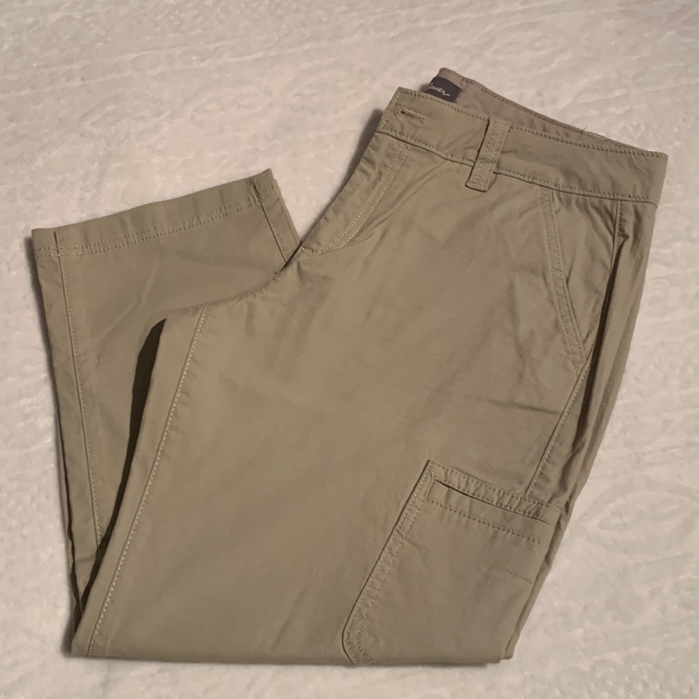 Eddie Bauer NWOTs Capri pants sz 10